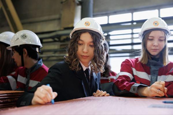 Первокурсников Технического университета УГМК посвятили в студенты - Фото 2