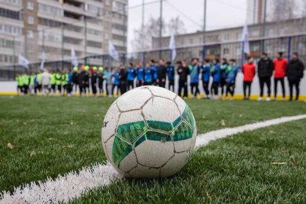 В центре Екатеринбурга открыли обновленную спортплощадку - Фото 4