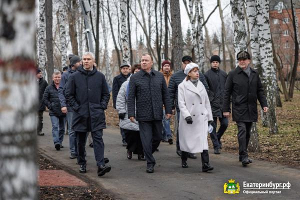 Алексей Орлов посмотрел, что уже сделали в парке 50-летия ВЛКСМ - Фото 2