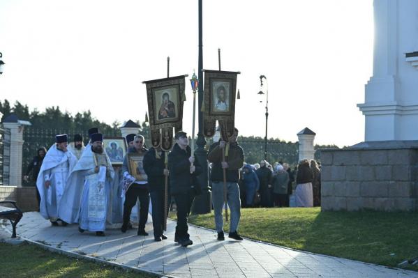 В восстановленном храме в селе Новоипатово встретили день Архистратига Михаила - Фото 3