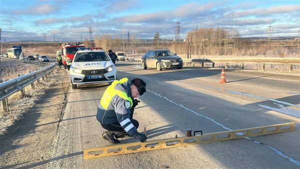 В Невьянском районе погибла пассажирка легковушки, водитель которой залетел под встречную «Газель» - Фото 2