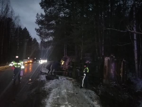 Под Серовом в страшной аварии с мусоровозом погибла женщина-водитель «Киа» и ее пятилетняя дочь - Фото 4