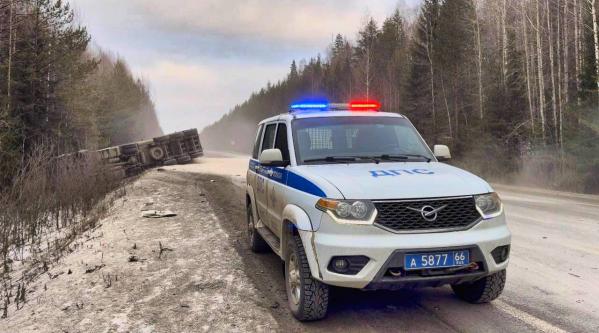 На Серовском тракте произошло страшное ДТП с участием трех легковушек и грузовика с известью - Фото 2