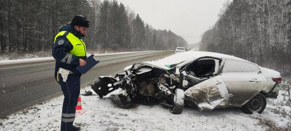 На Тюменском тракте водитель Kia Rio отвлекся и вылетел на встречку, где устроил смертельное ДТП - Фото 2