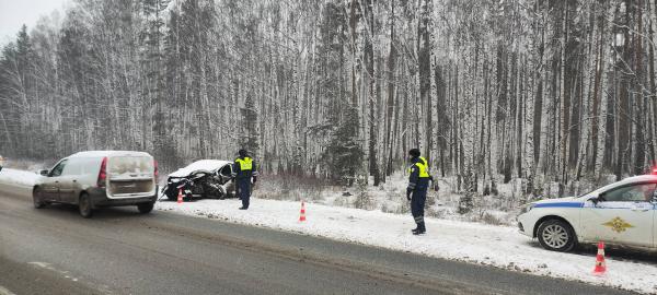 На Тюменском тракте водитель Kia Rio отвлекся и вылетел на встречку, где устроил смертельное ДТП - Фото 3