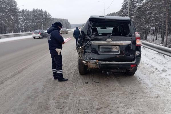 Столкнулись пять машин: на Пермском тракте произошло массовое ДТП  - Фото 2