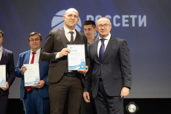 Более тысячи сотрудников «Россети Урал» получили награды в День энергетика - Фото 3