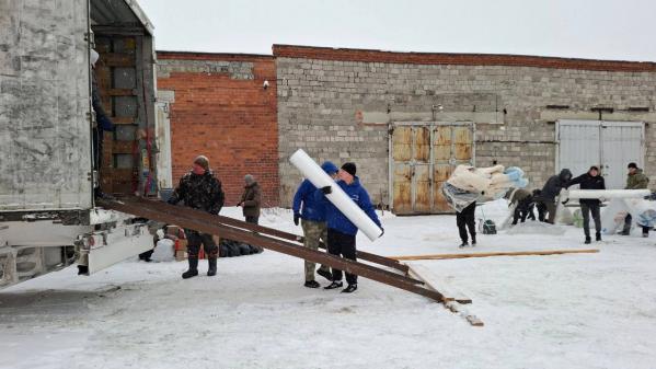 Волонтеры отправили из Ирбита фуру гуманитарной помощи бойцам СВО - Фото 4