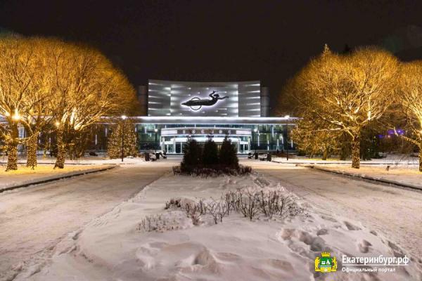 Екатеринбург украсили к Новому году световыми инсталляциями и иллюминацией - Фото 5