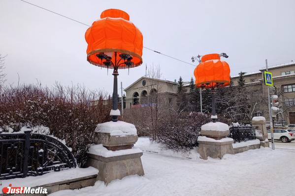 Тимофей Радя снова повесил свои абажуры в центре Екатеринбурга - Фото 2