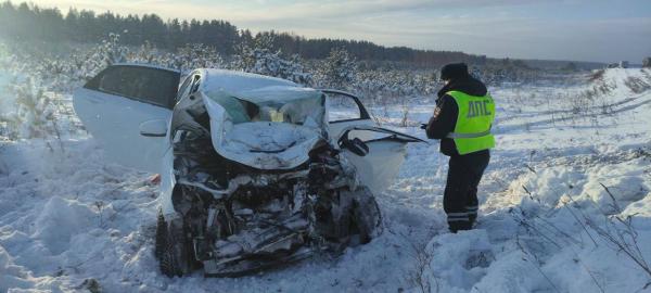 На Тюменском тракте водитель «Lexus» снес «Lada», где пострадали четыре человека - Фото 2