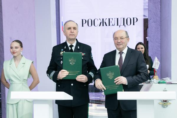 Год больших побед: Уральский государственный университет путей сообщения подводит итоги  - Фото 5