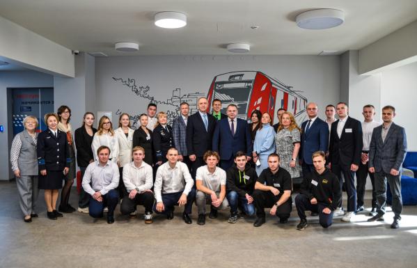 Год больших побед: Уральский государственный университет путей сообщения подводит итоги  - Фото 6