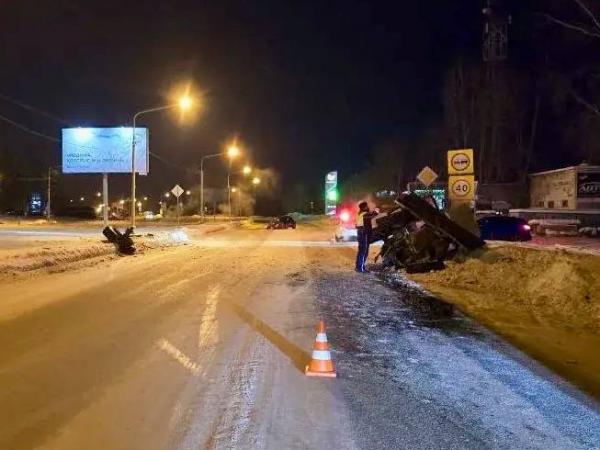 В Полевском водитель «Opel» влетел в трактор. Пострадали два человека - Фото 2