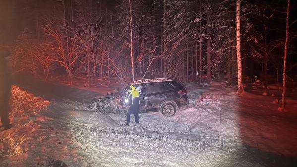 В Свердловской области переутомленный водитель иномарки устроил ДТП и погиб в нем - Фото 2