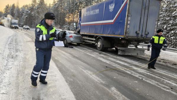 Стали известны подробности смертельного ДТП под Североуральском с участием почтового грузовика - Фото 2