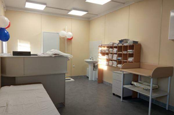 В селе Старобухарово за 6,8 млн рублейустановили современный фельдшерско-акушерский пункт  - Фото 3