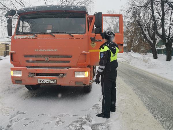 В Березовском водитель автобуса столкнулся с КАМАЗом и легковушкой - Фото 2