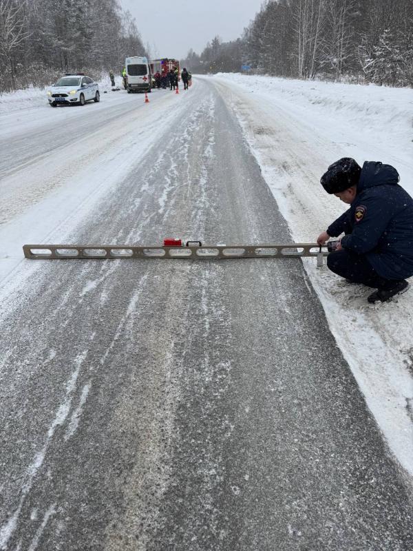 Под Верхней Пышмой женщина-водитель «Шкоды» вылетела на встречку, где в ДТП пострадал ее годовалый ребенок - Фото 4
