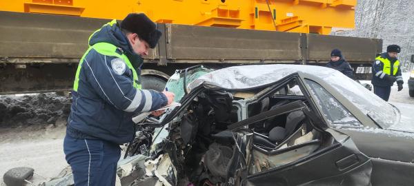 На Тюменском тракте, залетев под грузовик, погиб водитель «десятки»  - Фото 4