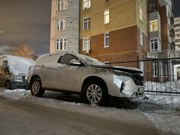 В Екатеринбурге 20-летняя девушка по указанию мошенников подожгла чужую машину  - Фото 3