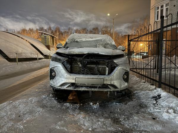 В Екатеринбурге 20-летняя девушка по указанию мошенников подожгла чужую машину  - Фото 4