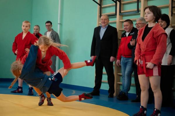 В школе №4 Невьянска появился комфортный зал для занятий самбо - Фото 3