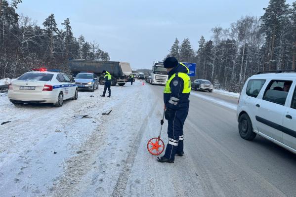 Автоледи погибла в страшном ДТП на заснеженном ЕКАДе - Фото 3
