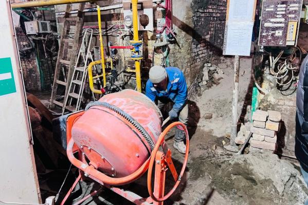 Бригада из Нижнего Тагила, запчасти из Ивделя, министр из Екатеринбурга. Как восстанавливают тепло в Кушве - Фото 2