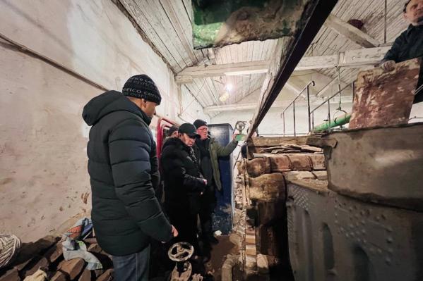 Бригада из Нижнего Тагила, запчасти из Ивделя, министр из Екатеринбурга. Как восстанавливают тепло в Кушве - Фото 3