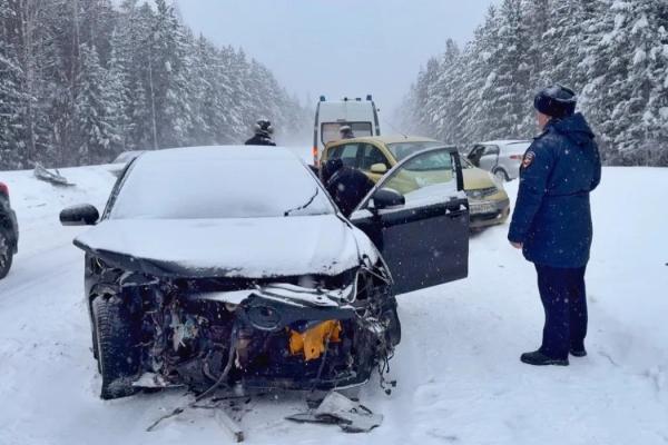 Один человек пострадала в лобовом столкновении легковушек на Серовском тракте - Фото 2
