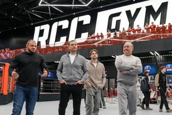 Будущие хоккеисты Екатеринбурга встретились с президентом КХЛ Морозовым и вратарем «Автомобилиста» Галкиным - Фото 2