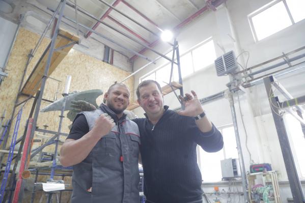 Иван Штырков и бойцы клуба «Архангел Михаил» проинспектировали процесс создания новой скульптуры для Екатеринбурга - Фото 4