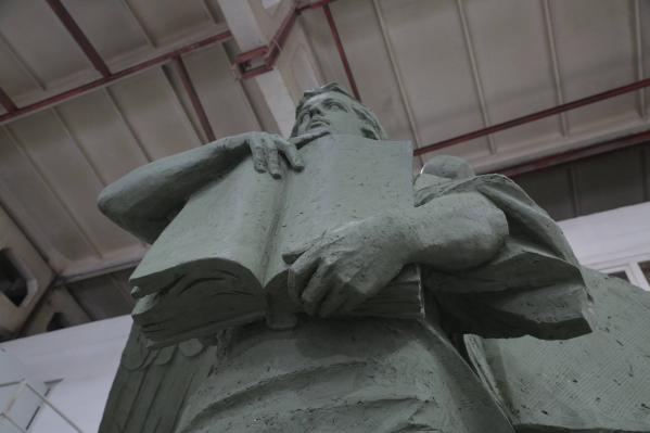 Иван Штырков и бойцы клуба «Архангел Михаил» проинспектировали процесс создания новой скульптуры для Екатеринбурга - Фото 6