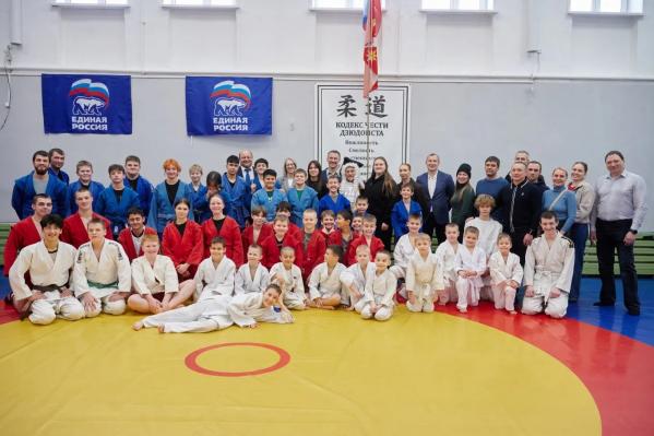 В поселке Верх-Нейвинский открылся обновленный зал для занятий борьбой - Фото 3