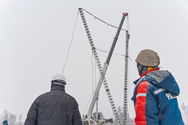 В «Россети Урал» прошли учения по установке быстровозводимых опор в морозы - Фото 3