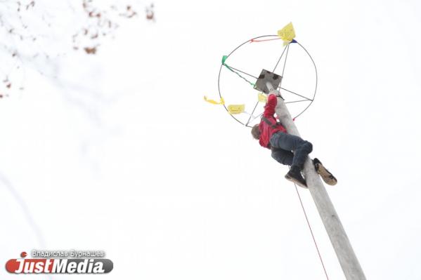 Блины для нищих и супружеские покатушки с горки: как праздновали Масленицу на Урале? - Фото 4
