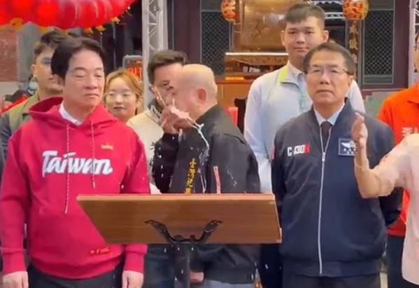 Настоятеля храма стошнило на лидера Тайваня в прямом эфире - Фото 2