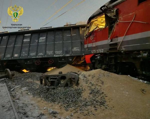 В Пермском крае с рельсов сошли восемь вагонов с зерном  - Фото 2