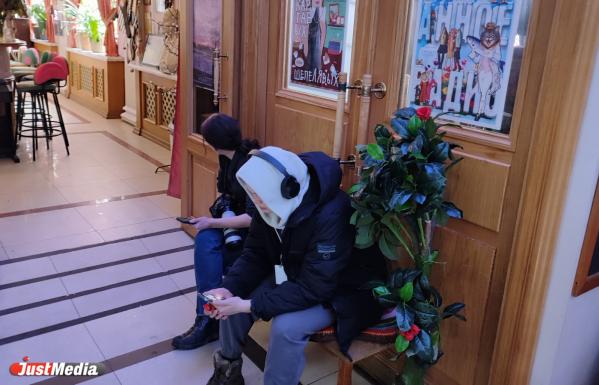 Более двухсот человек пришли на генеральный прогон «Орфей спускается в ад» в «Коляда-Театр» - Фото 5