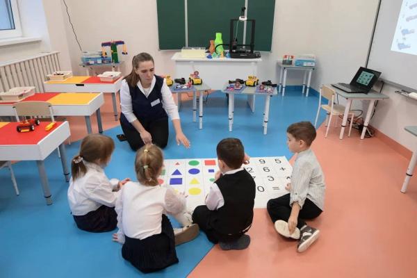 Денис Паслер презентовал Владимиру Путину новый детский сад на Уралмаше - Фото 2