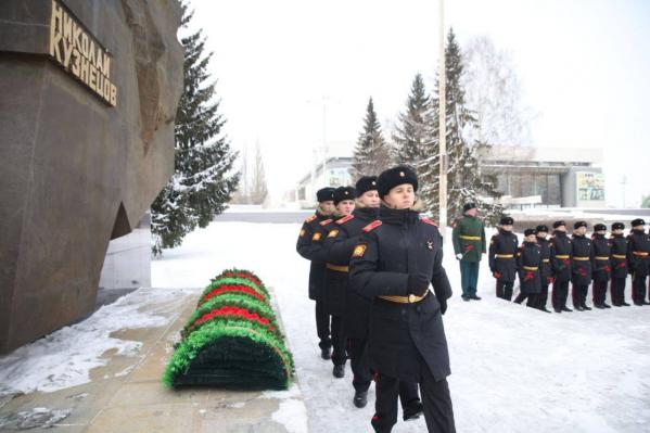 «Пусть я умру, но в памяти моего народа я буду бессмертен»: екатеринбургские суворовцы почтили память Николая Кузнецова - Фото 2