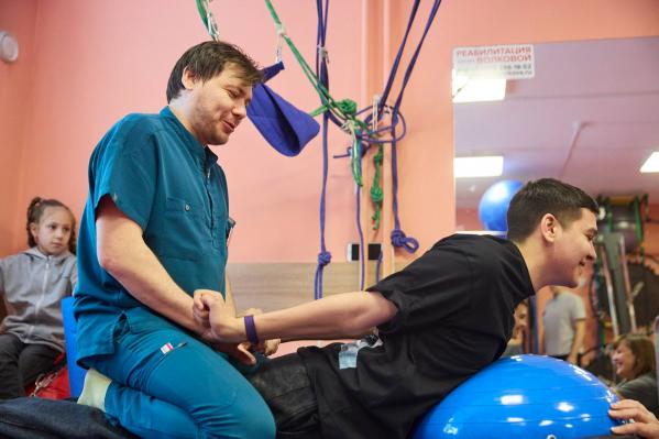 Благотворительный фонд помог с реабилитацией юным екатеринбуржцам с ДЦП и травмой ныряльщика - Фото 4