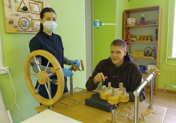 Врачи спасли 21-летнего свердловчанина, пережившего клиническую смерть из-за отравления угарным газом - Фото 5