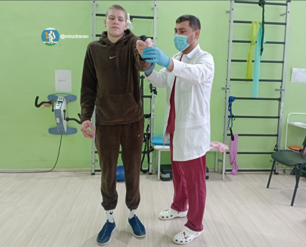 Врачи спасли 21-летнего свердловчанина, пережившего клиническую смерть из-за отравления угарным газом - Фото 6