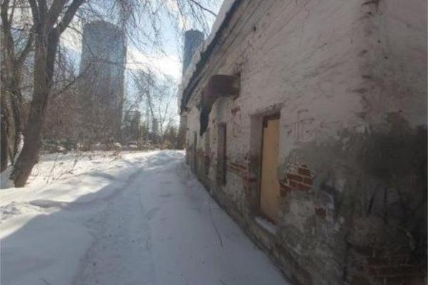 В Екатеринбурге за 198 млн рублей продают одно из старейших зданий региона  - Фото 2