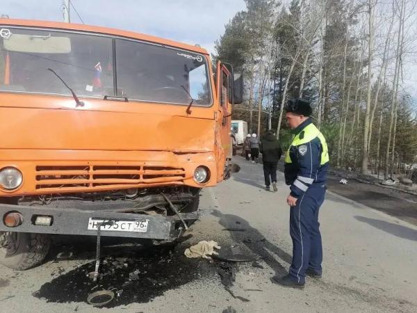 Водитель «Лады Гранты» погиб, выехав на встречку в Серове - Фото 2