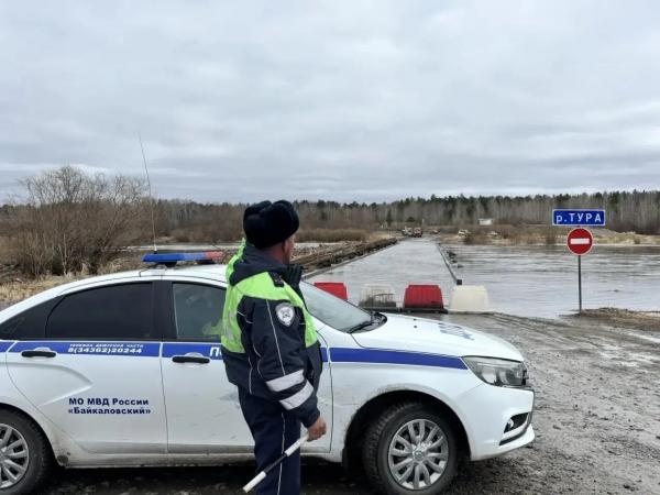 В Свердловской области перекрыли два участка дорог из-за паводка - Фото 2