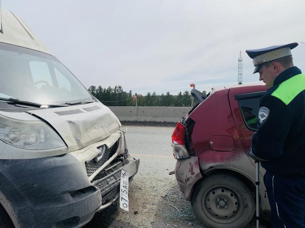 На Тюменском тракте водитель иномарки собрал «паровозик» и покалечил в ДТП двух человек - Фото 4