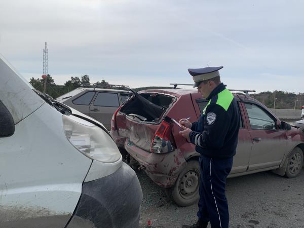 На Тюменском тракте водитель иномарки собрал «паровозик» и покалечил в ДТП двух человек - Фото 5